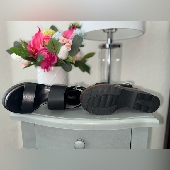 🖤BRAND*NEW, never worn, original box unavailable - Picture 3 of 5